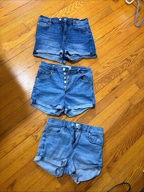 Garage Women's Medium Blue Roll-Cuff Denim Shorts Trio